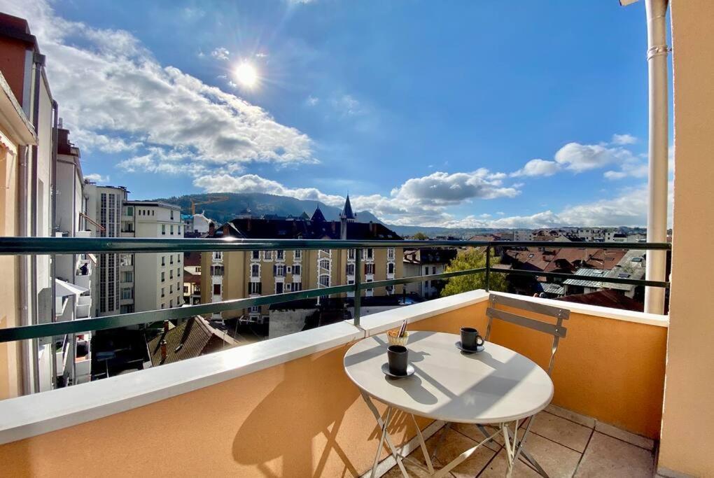 Toit-Terrasse Traversant Plein Centre 100M Du Lac Apartment Annecy Exterior foto